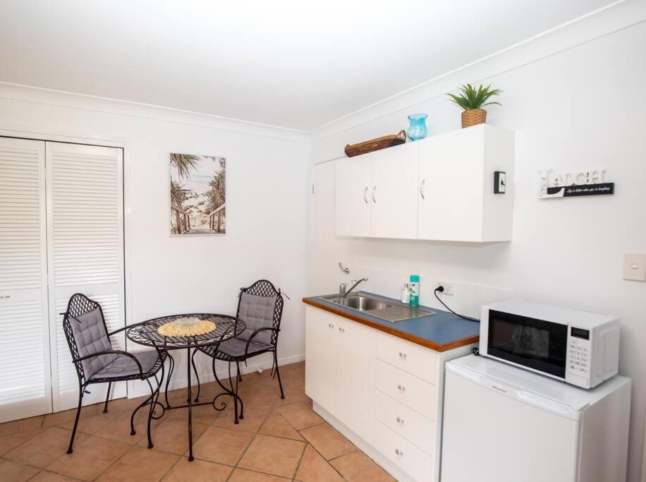 Gorgeous Studio + 100M To Beach + Pool 波因特卢考特 外观 照片